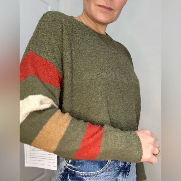 Super Soft Chenille Pullover Crop Sweater - Picture 7 of 8